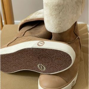 Brand new UGG Delaine Sheepskin Lining Mid-Calf Chestnut Boots